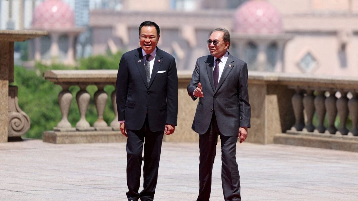 'Can't Help Falling In Love': Thai, Malaysian PMs Swap Speeches For Saxophones At State Banquet
