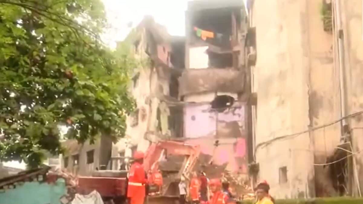 3 Dead In Maharashtra's Bhiwandi After Building Collapses, Many Remain Trapped In Debris