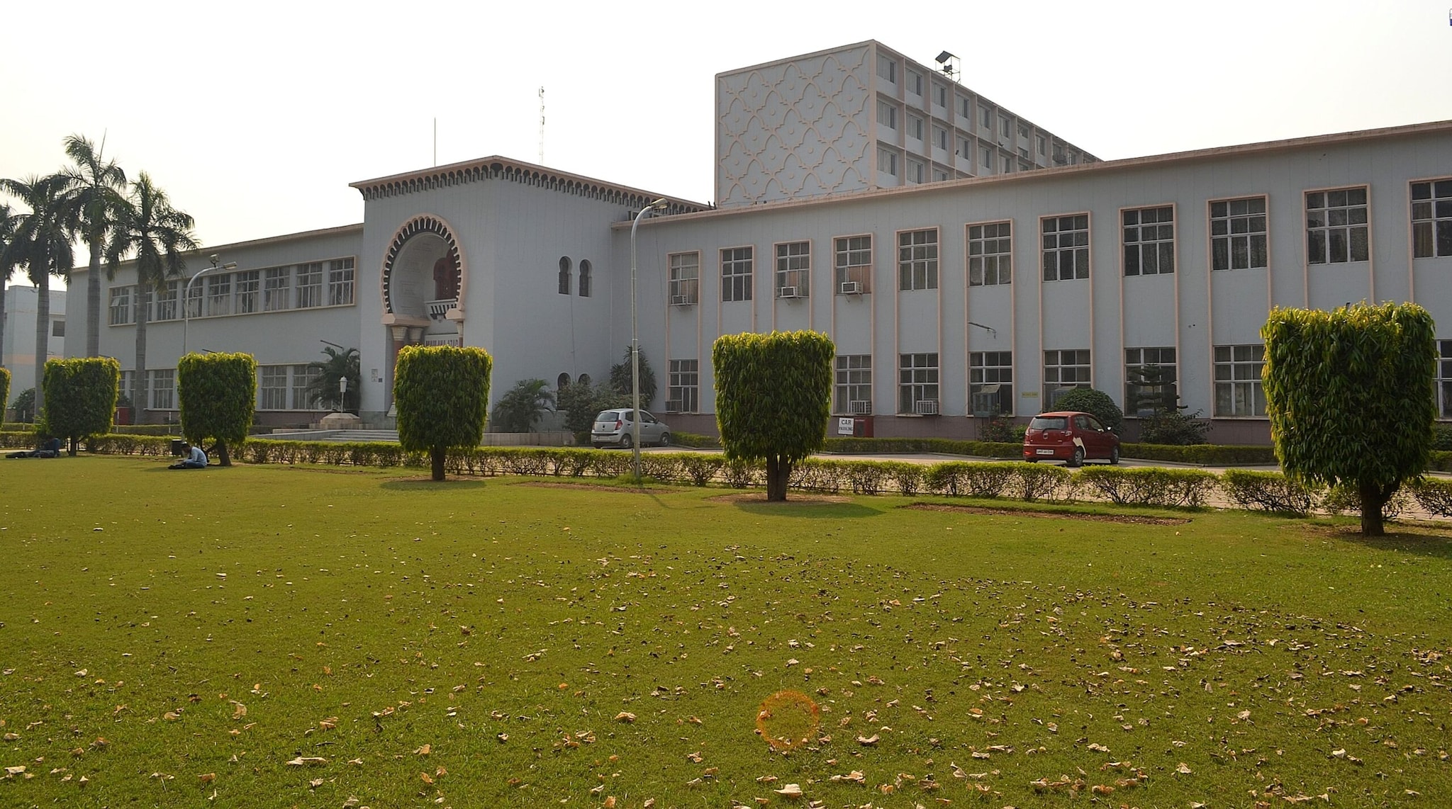 Maulana Azad Library, Aligarh (1877)Located inside Aligarh Muslim University, this seven-storey library is among Asia's largest university libraries and boasts over a million books and rare manuscripts. Maulana Azad Library, Aligarh (1877)Located inside Aligarh Muslim University, this seven-storey library is among Asia's largest university libraries and boasts over a million books and rare manuscripts.