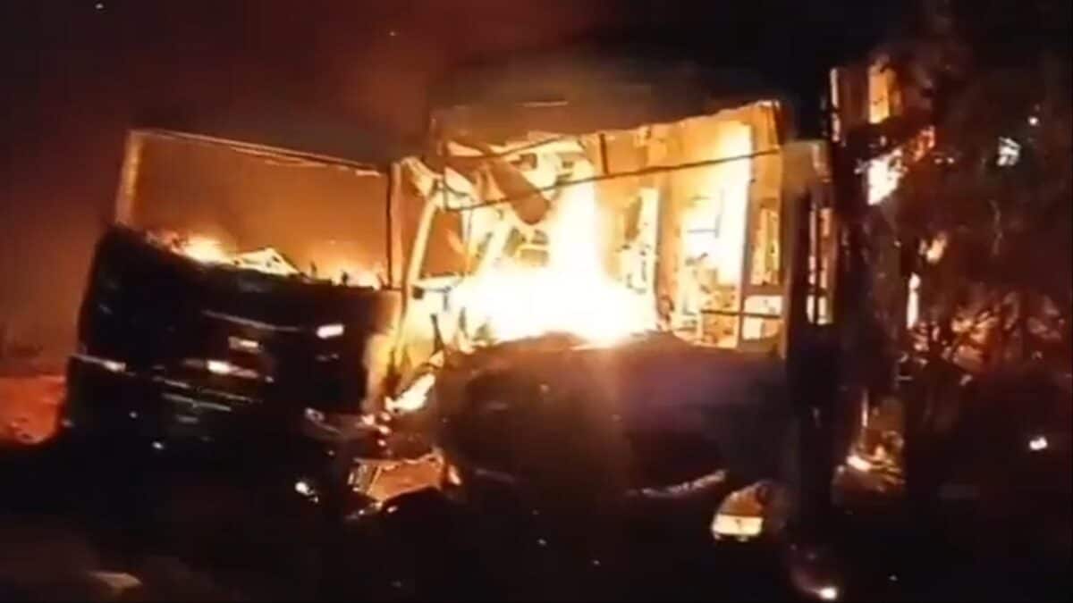 7 Killed, 22 Injured As Bus Rams Into Truck, Bursts Into Flames On Delhi-Mumbai Expressway In Dausa