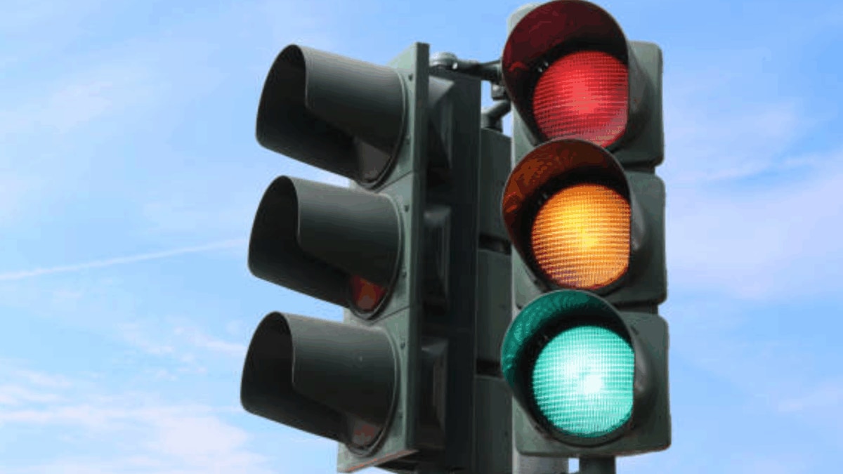 Ever Wondered Why Traffic Lights Are Red, Yellow And Green? It All Traces Back To A Fatal 1914 Train Crash