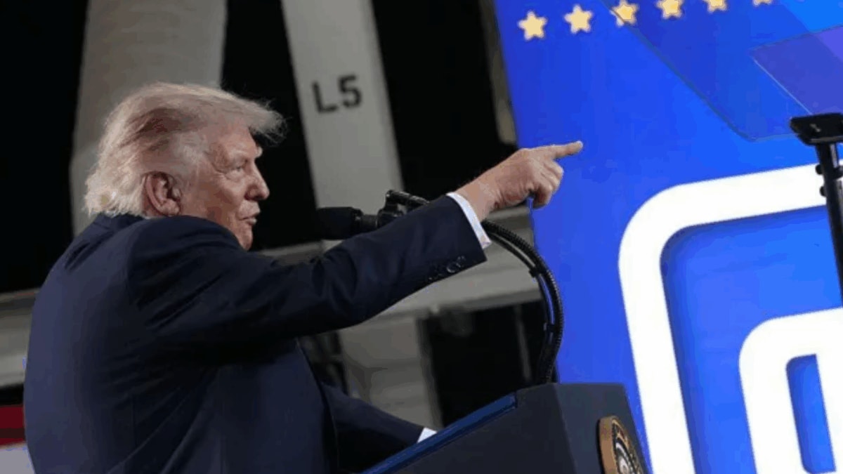 Trump Calls Protester Communist After 'Pedophile Protector' Chant