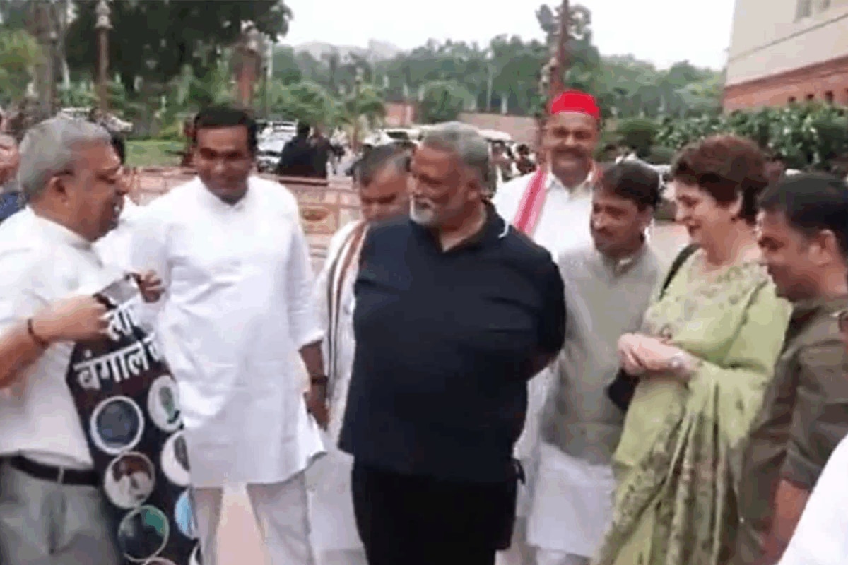 Poster, Compliment, TMC’s Political Throwback: Kalyan Banerjee-Priyanka Gandhi’s Light Moment | Watch
