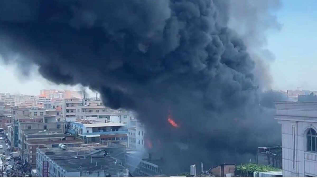 Horrifying Videos Show Workers Fleeing Deadly China Shoe Factory Fire