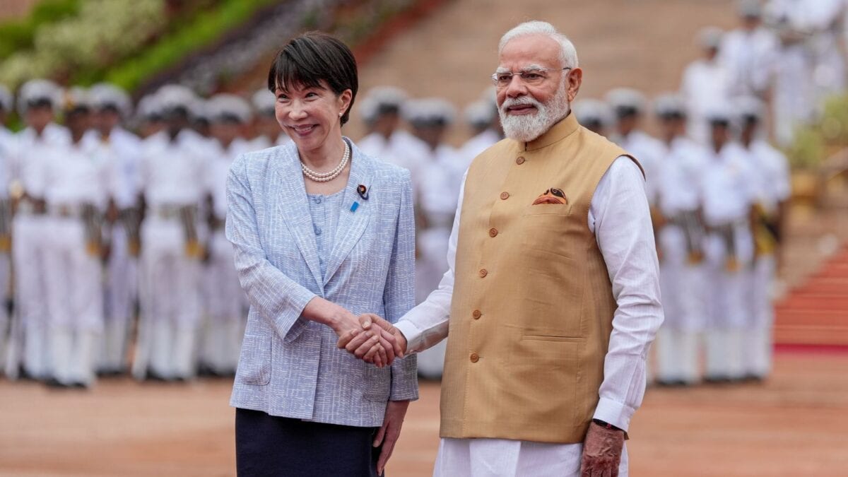 Flanked by Modi, Japanese PM Receives Guard Of Honour At Rashtrapati Bhavan