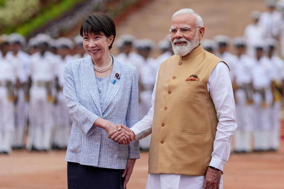 Flanked by PM Modi, Japanese PM Receives Guard Of Honour At Rashtrapati Bhavan