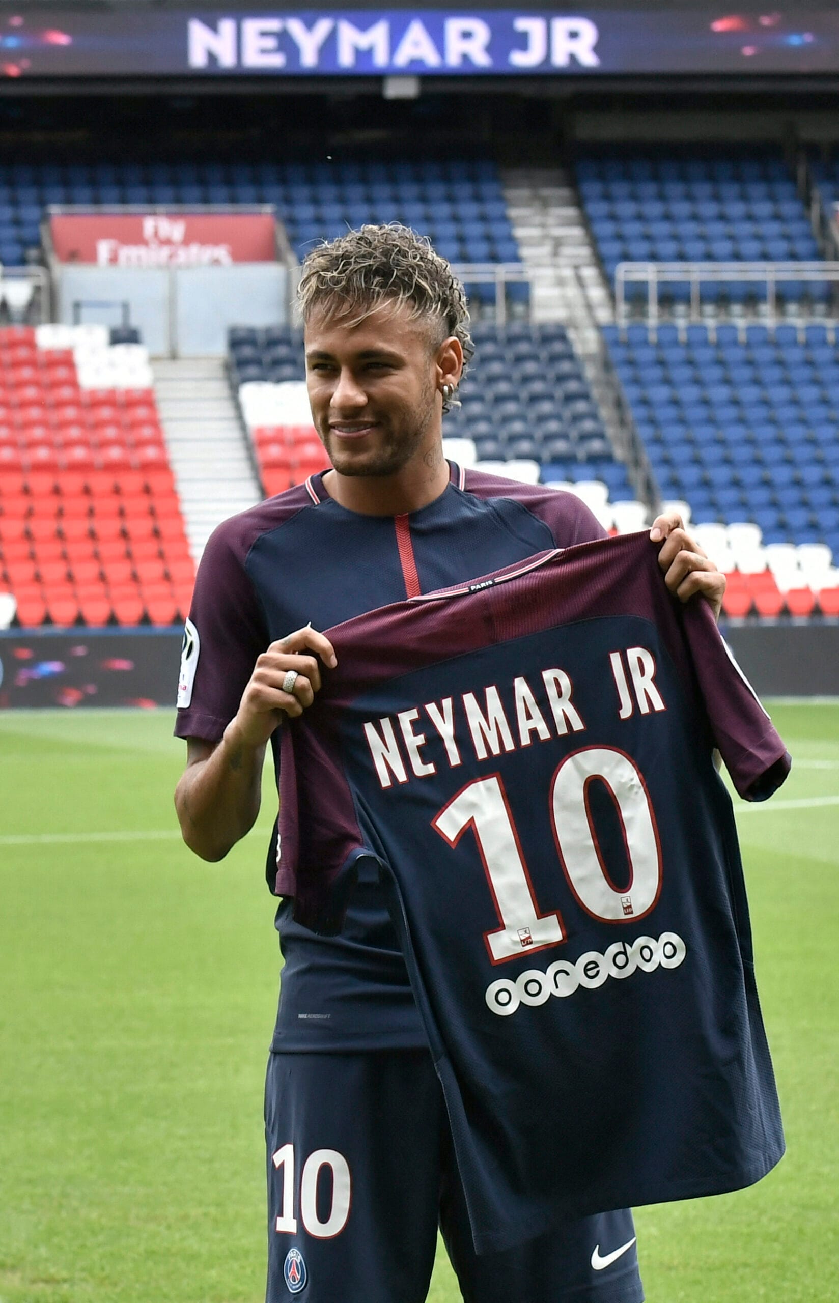 10 Most Expensive Transfers In Football History 10 Most Expensive Transfers In Football History