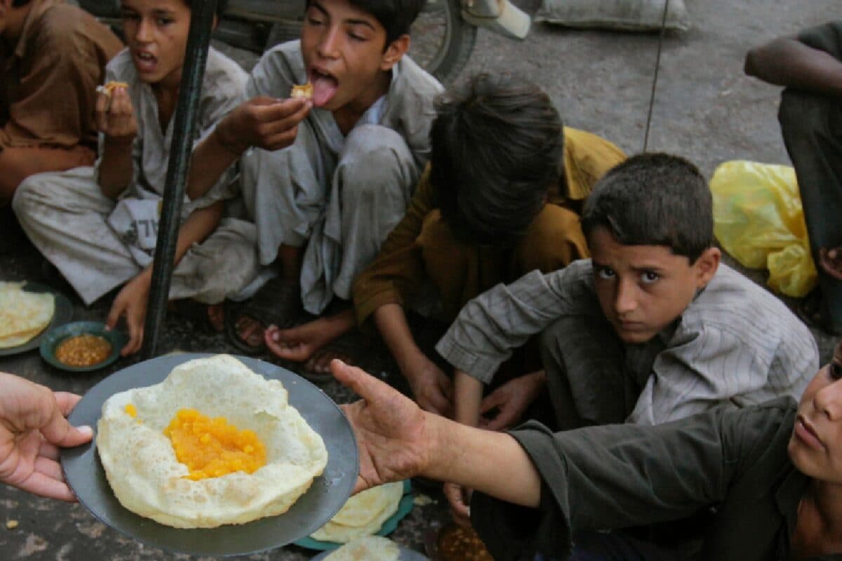29% Of Pakistanis, Nearly 3 In 10, Now Live Below Poverty Line As Economic Crises Bite