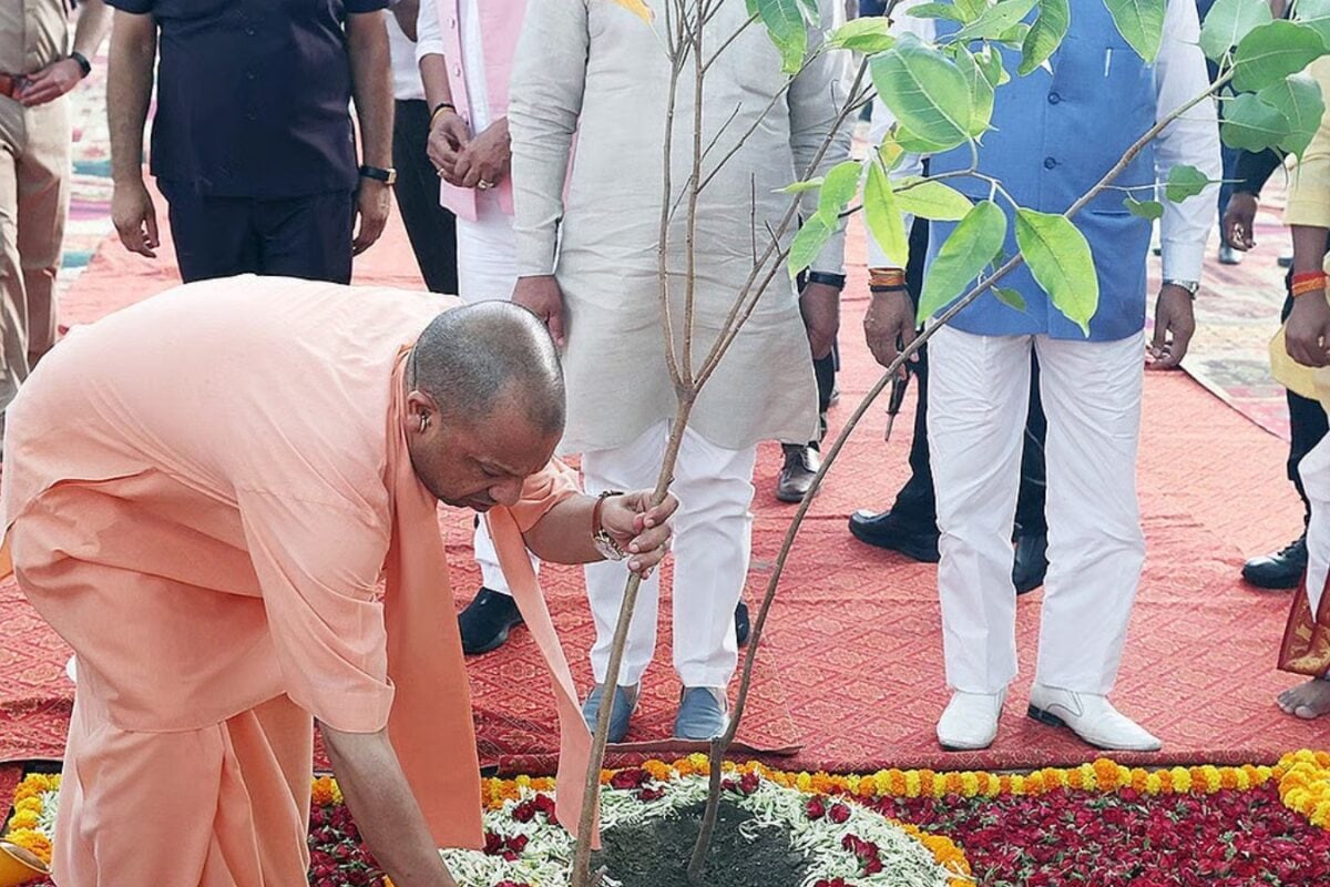 'Ek Ped Maa Ke Naam 3.0' Campaign To Boost Green Consciousness In UP Schools In July