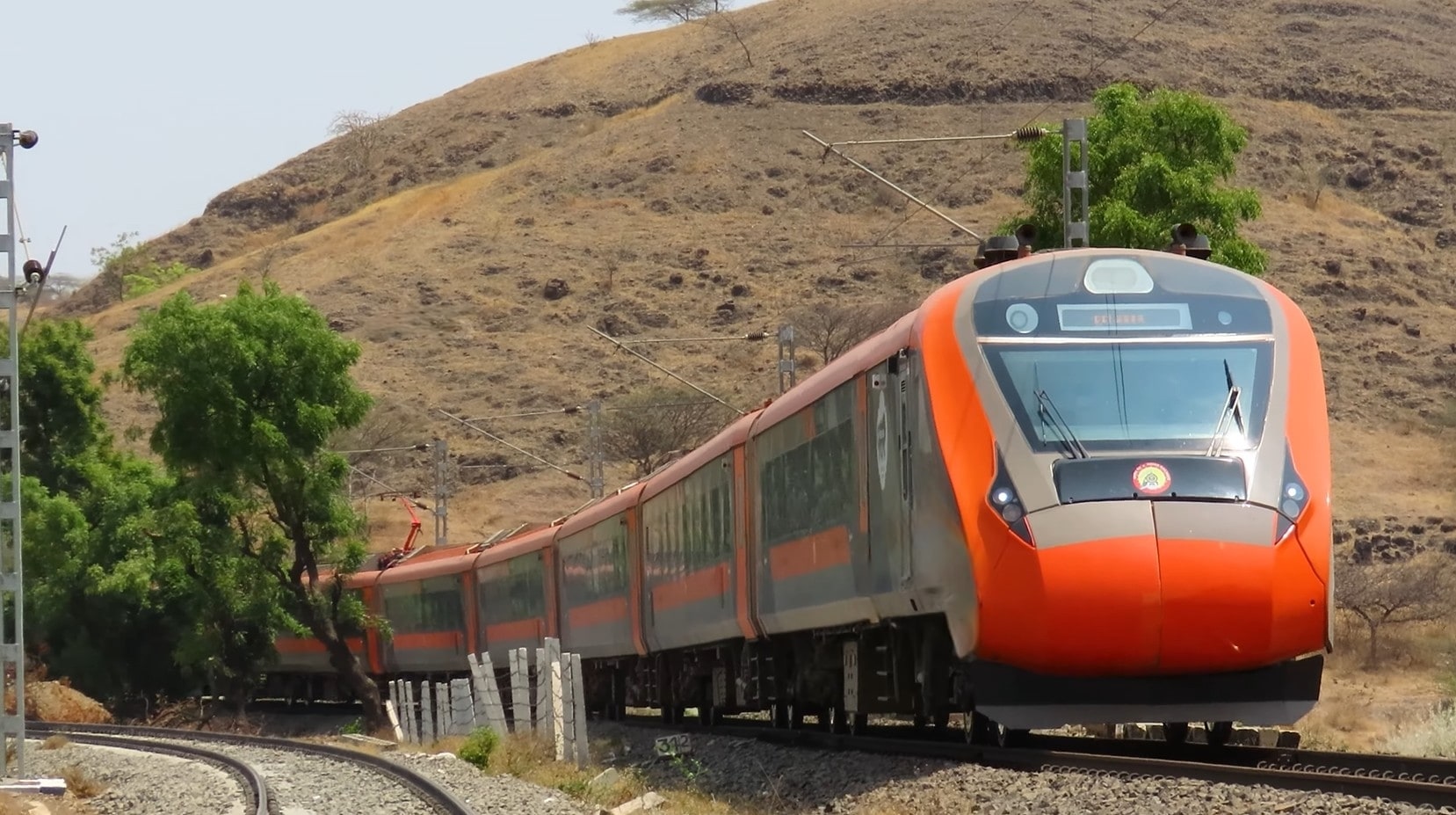 SCSMT Kolhapur-Pune Vande Bharat: Journey Time: 5 hours 15 minutes | Distance: 326 km This route offers a quick and comfortable connection between western Maharashtra's cultural hub and Pune. It's especially popular with students, professionals and leisure travellers. SCSMT Kolhapur-Pune Vande Bharat: Journey Time: 5 hours 15 minutes | Distance: 326 km This route offers a quick and comfortable connection between western Maharashtra's cultural hub and Pune. It's especially popular with students, professionals and leisure travellers.
