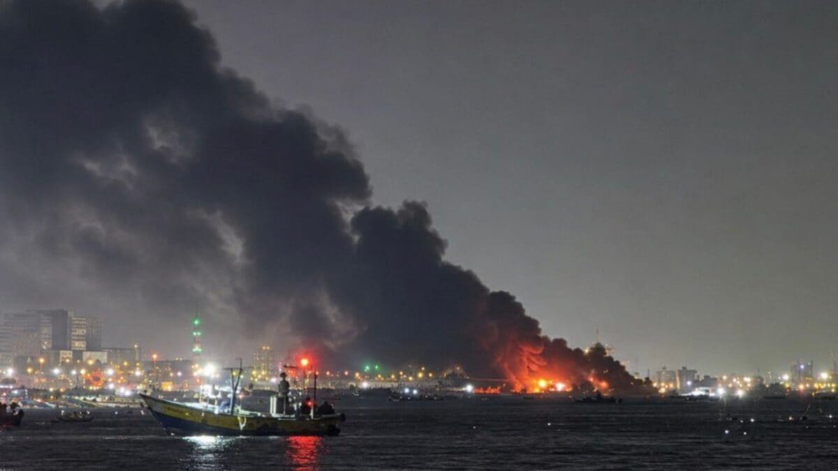 US-Iran War News LIVE Updates: US Strikes Iran After Hormuz Ship Attacks, Tehran Warns Of Response
