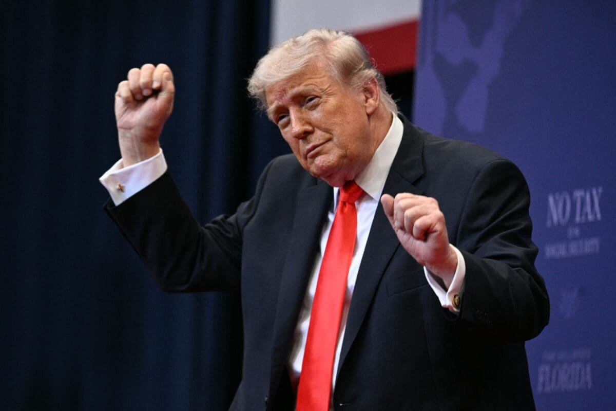 Trump Teleprompter Operator Under Probe After Profiting Over $100K From Prediction Bets: Report
