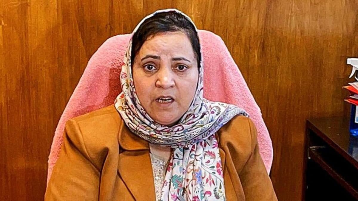 J&K Child's 'AC Room' Jibe At Education Minister Over Summer Vacation Delay Sparks Row | Video