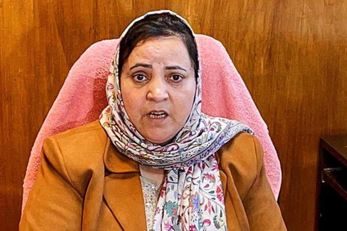 J&K Child's 'AC Room' Jibe At Education Minister Over Summer Vacation Delay Sparks Row | Video