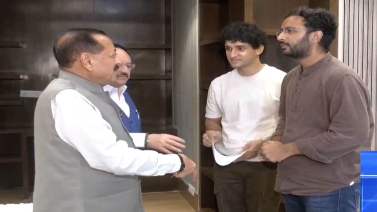 Jantar Mantar Protest Delhi Live: First Visuals Of Talks Between Centre And CJP At Constitution Club