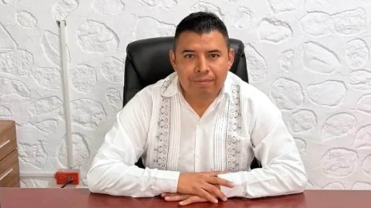 Second-term Mexican mayor Valentin Lavin allied to Ruling Party shot dead in his office after surviving earlier assassination bid