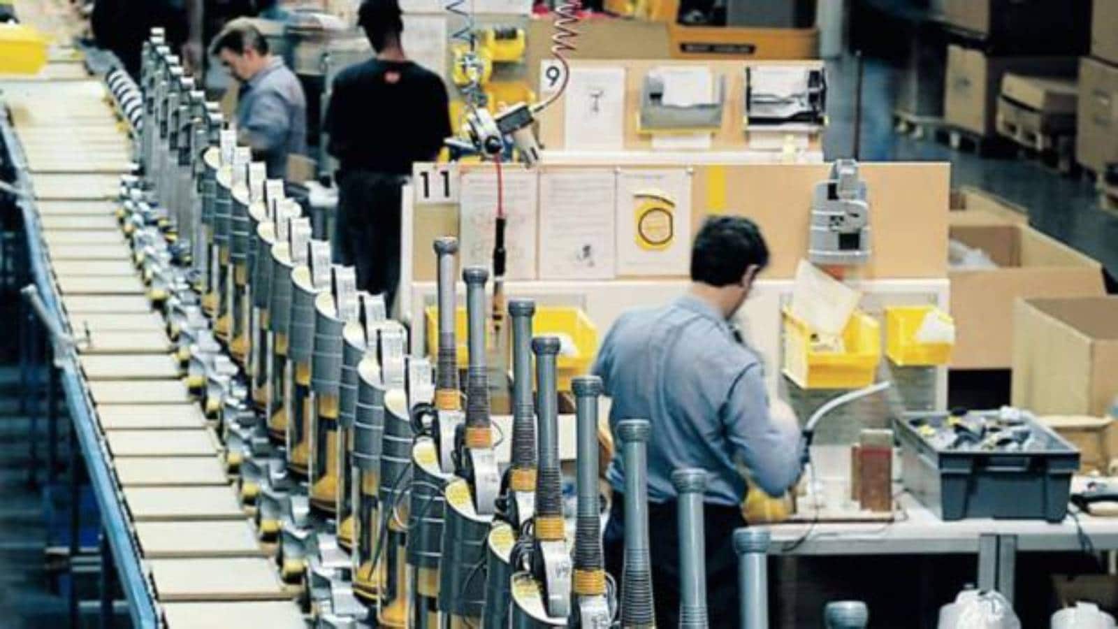 In 1993, Dyson introduced the DC01, the world's first commercially successful bagless vacuum cleaner. It quickly became the UK's fastest-selling vacuum cleaner, proving that consumers were ready for a better solution. In 1993, Dyson introduced the DC01, the world's first commercially successful bagless vacuum cleaner. It quickly became the UK's fastest-selling vacuum cleaner, proving that consumers were ready for a better solution.
