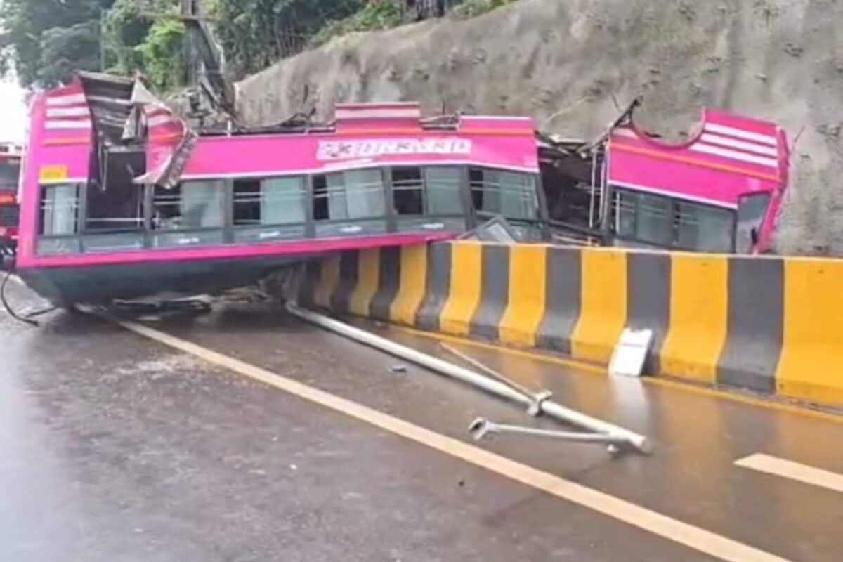 Kerala Bus Flips Upside Down After Skidding 25 Metres, One Dead; Terrifying Crash Caught On Camera