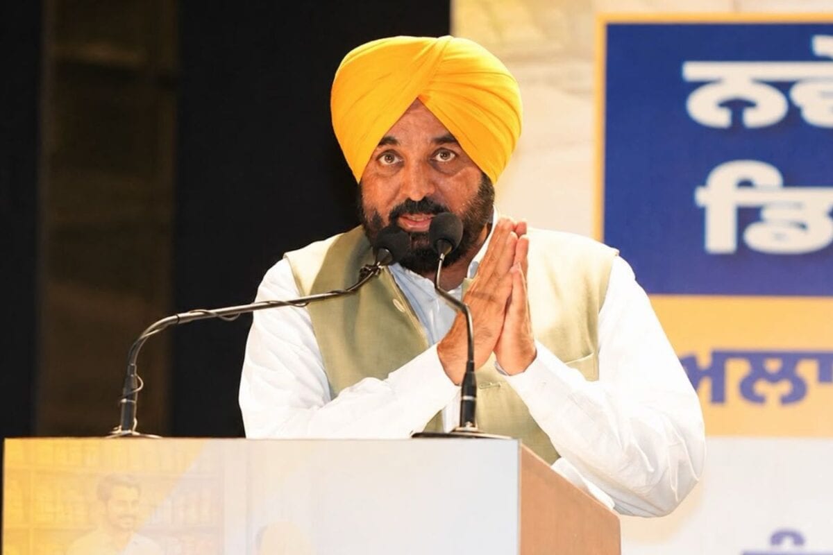 Punjab CM Bhagwant Mann Hands Over Licences To 2,800 New Ration Depot Holders, Says 5.5 Lakh Families To Benefit