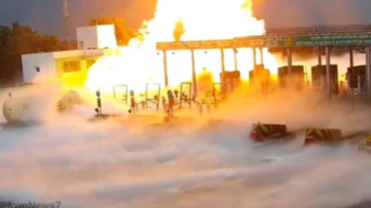 Four Killed After LPG Tanker Crashes Into Toll Plaza In Uttar Pradesh's Kaushambi | Video