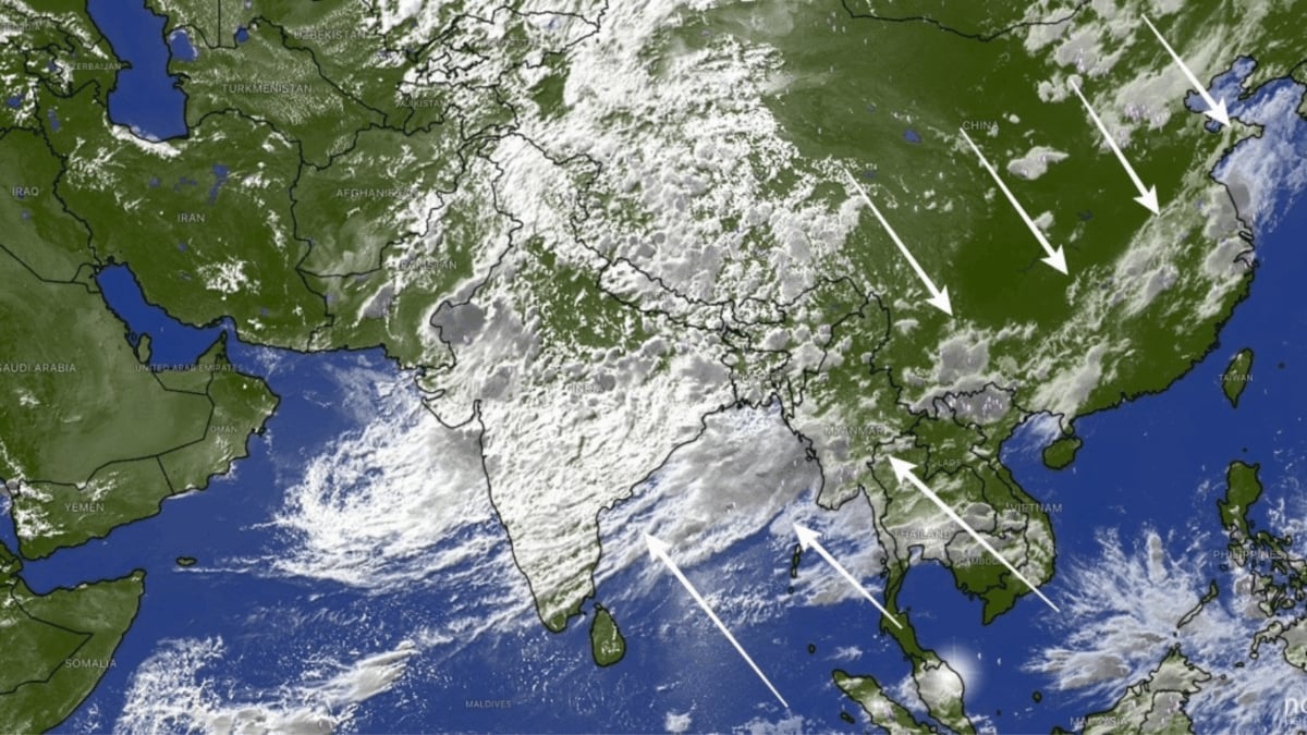Heavy Showers Ahead? Massive 10,000-Km Rain Band Spotted Stretching Across North India