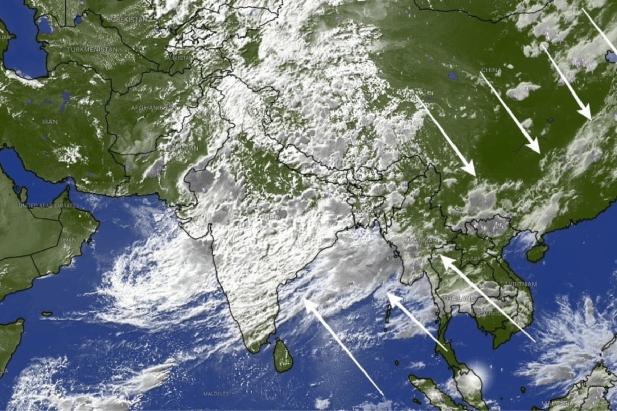 Heavy Showers Ahead? Massive 10,000-Km Rain Band Spotted Stretching Across North India
