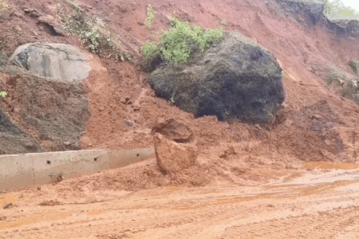 Mumbai-Goa Highway Reopens After 44 Hours, Landslide Strikes Again; Parshuram Ghat One-Way Traffic Shut