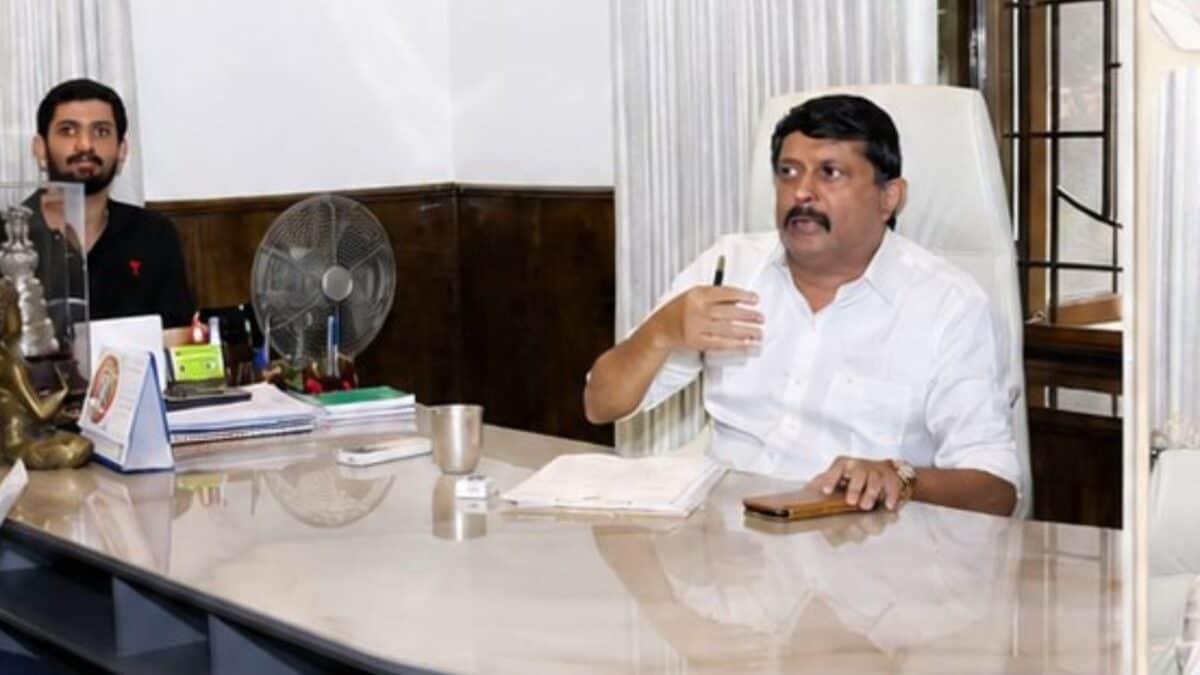 Karnataka Transport Minister Conducts Surprise BMTC Bus Checks In Bengaluru: Here's What He Found