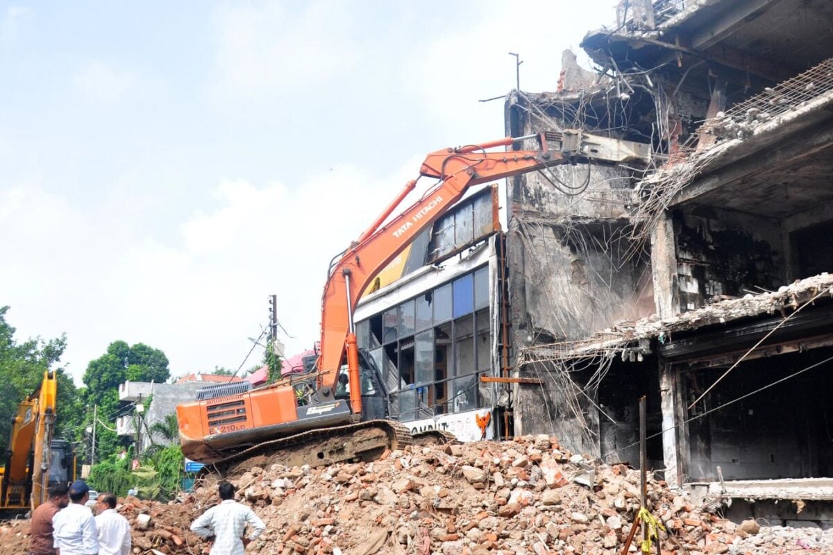 32 Days After Lucknow Fire Kills 15, Bulldozers Bring Down The Building