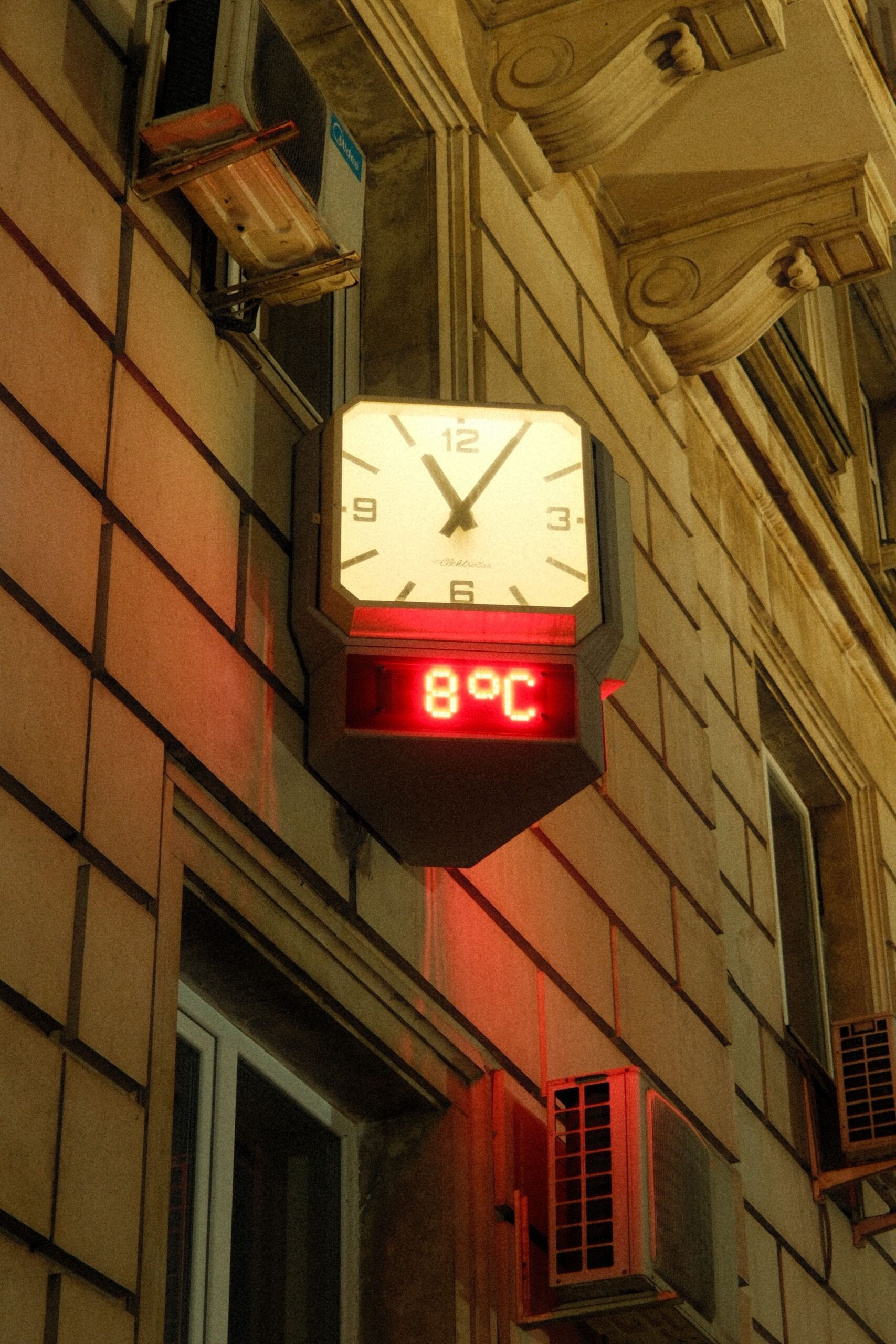 Although they use different numbers, all three scales describe the same physical property. Celsius offers simplicity for daily life, Fahrenheit provides greater granularity for everyday temperatures, and Kelvin forms the backbone of modern science. Together, they reflect centuries of scientific progress and the different ways humans have sought to understand something as fundamental as temperature.