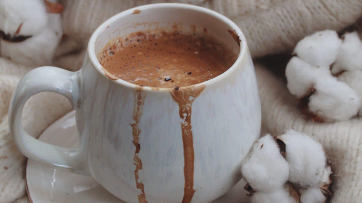 Rains Call For A Warm Cup Of Hot Chocolate That Will Keep Your Hormones Healthy