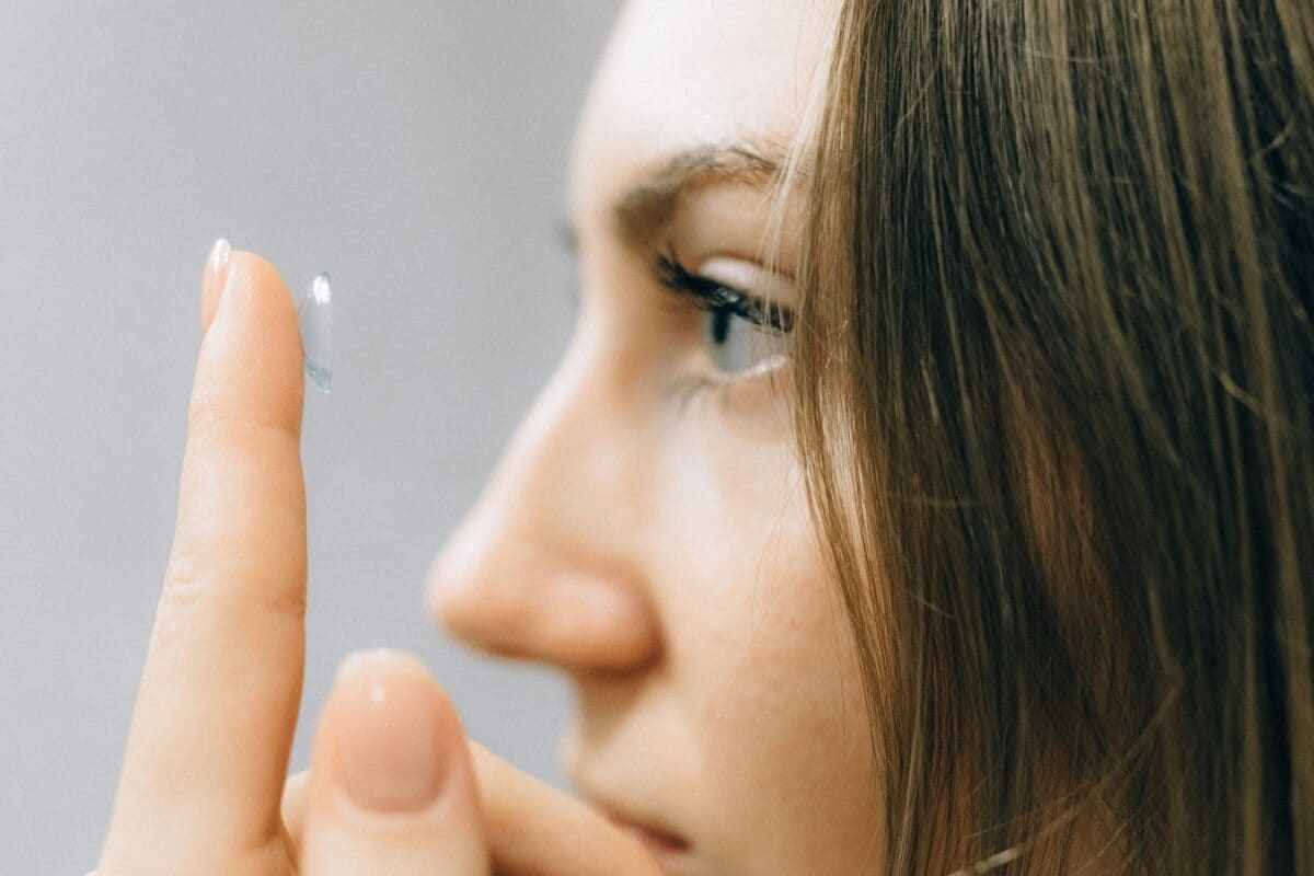 Do You Wear Contact Lens All Day? This Monsoon, Pay Heed To These 5 Tips