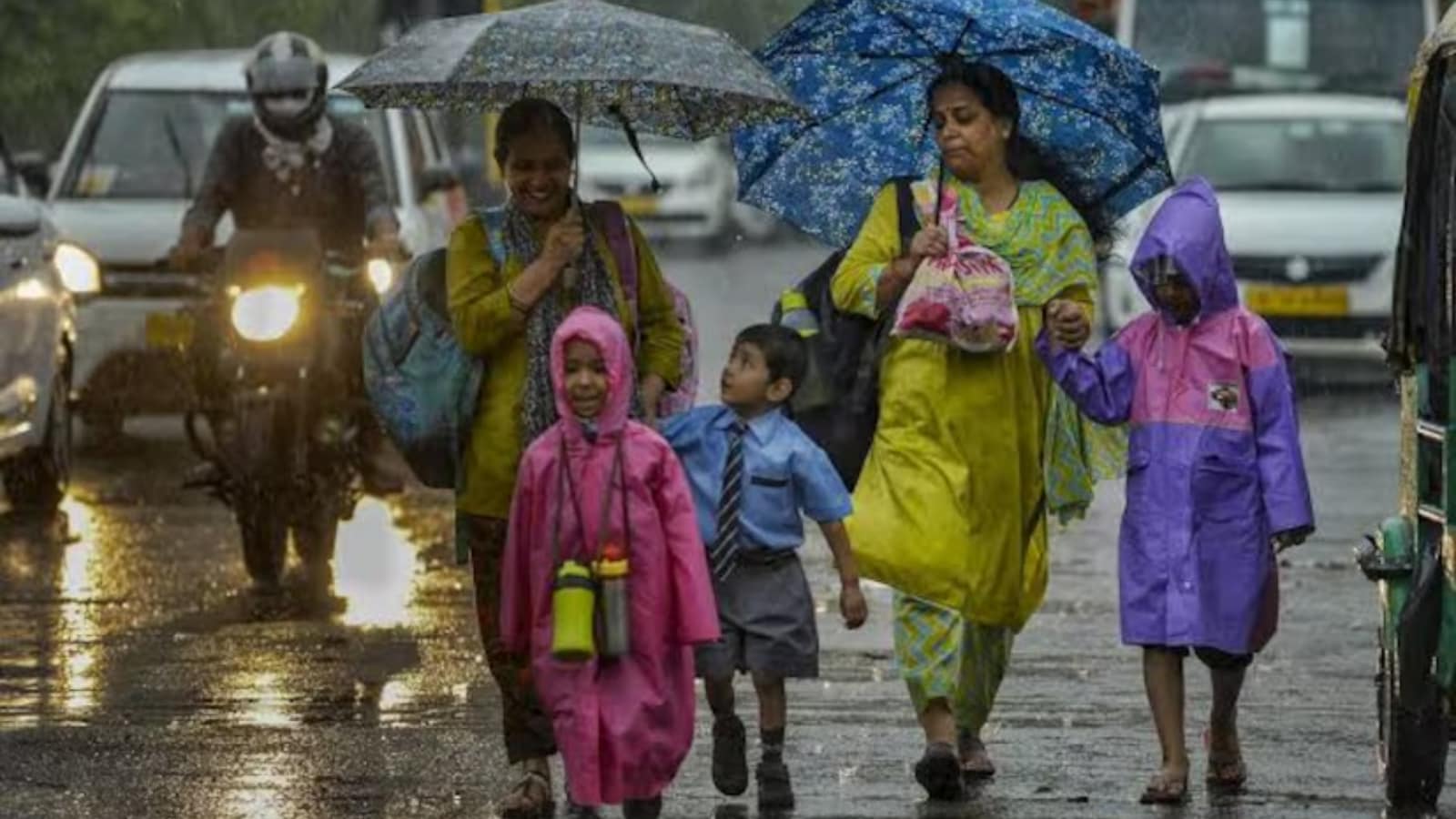 Karnataka News Update: Heavy monsoon rain closed Karnataka schools July 8. IMD issued an Orange Alert for continued heavy rain, thunderstorms, and strong winds. Karnataka News Update: Heavy monsoon rain closed Karnataka schools July 8. IMD issued an Orange Alert for continued heavy rain, thunderstorms, and strong winds.