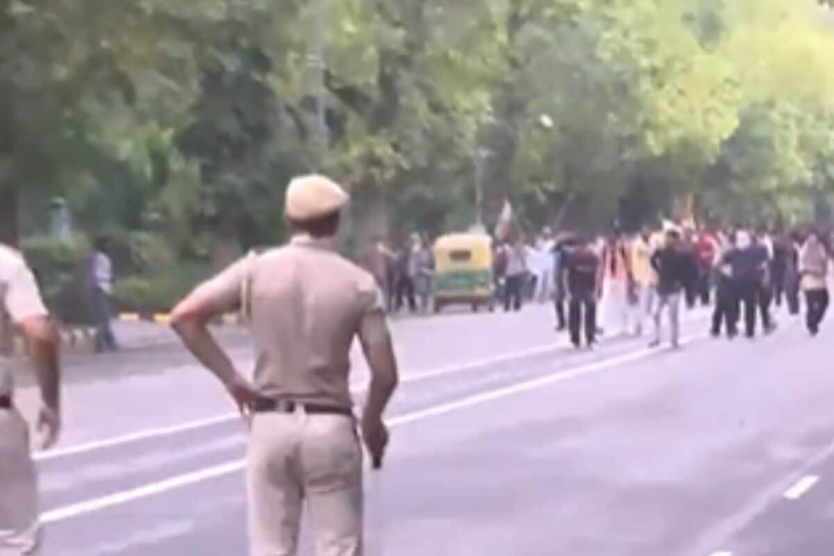 Delhi Police To Register FIR After Stone Pelting On Personnel During Jantar Mantar Protest