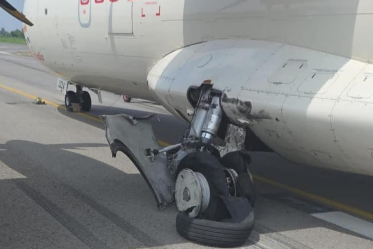 Delhi-Bilaspur Alliance Air Flight Carrying 37 Flyers Suffers Tyre Burst During Landing | Video
