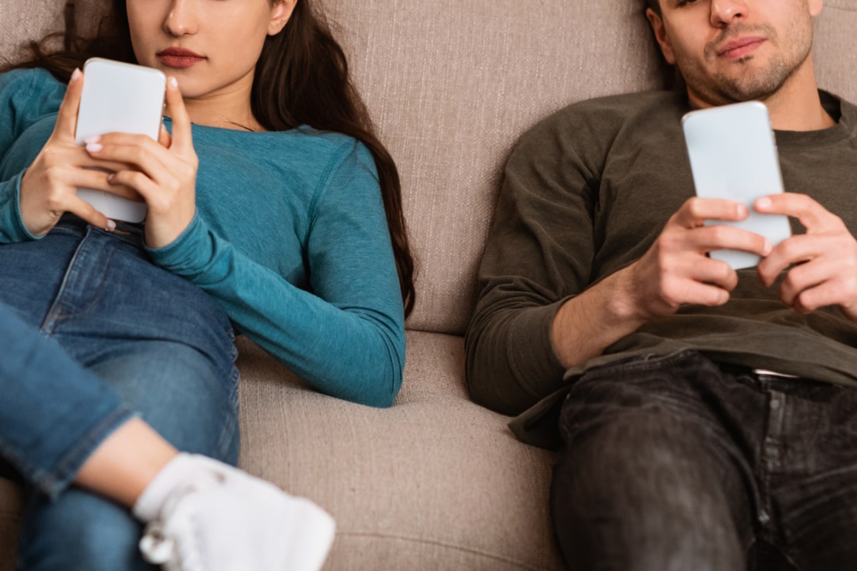 Are You Phubbing Your Partner? The Toxic Relationship Problem Hiding In Your Phone