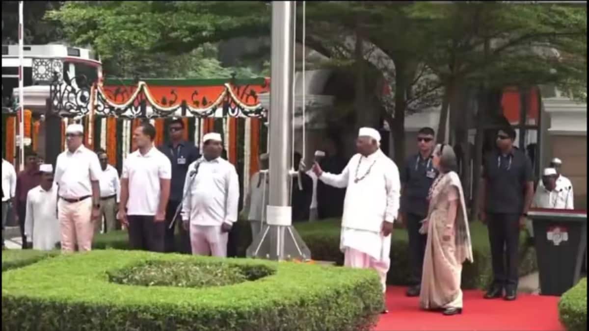வந்தே மாதரம் சர்ச்சை: சோனியா மீது பாங்கிம் சந்திராவின் வாரிசு கண்டனம்
