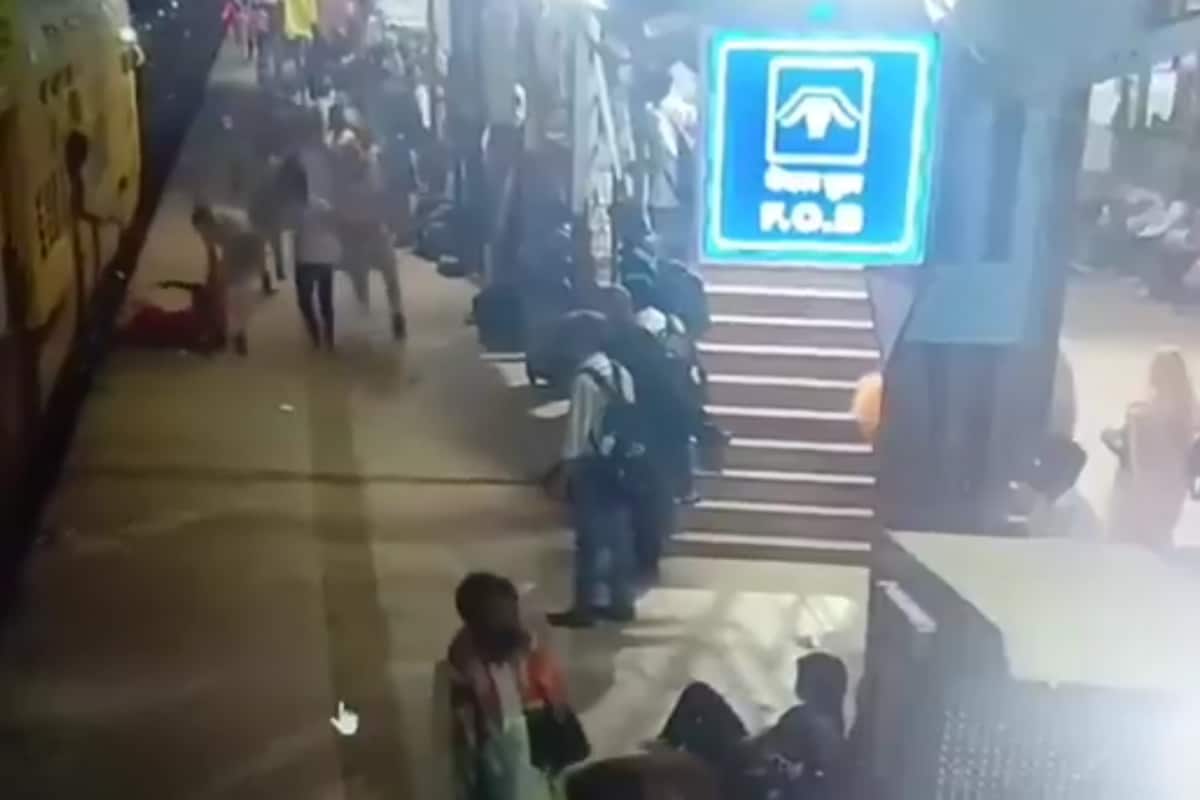 Miraculous Escape: RPF Constable Saves Woman From Falling Under Moving Train In Ujjain | Video