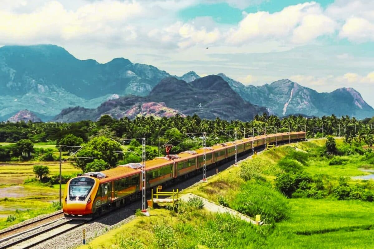 Workforce On The Move: How Pune Could Benefit From Mumbai-Bengaluru Vande Bharat Sleeper | Photos
