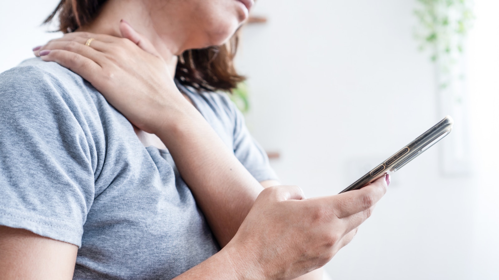 Actor Shakeela Undergoes Neck Surgery, Blames Poor Posture And Excessive Phone Use: How ‘Tech Neck’ Affects Your Spine? 5 2 2026 08 46e7dd25a5f4ad807390e6a564350c96