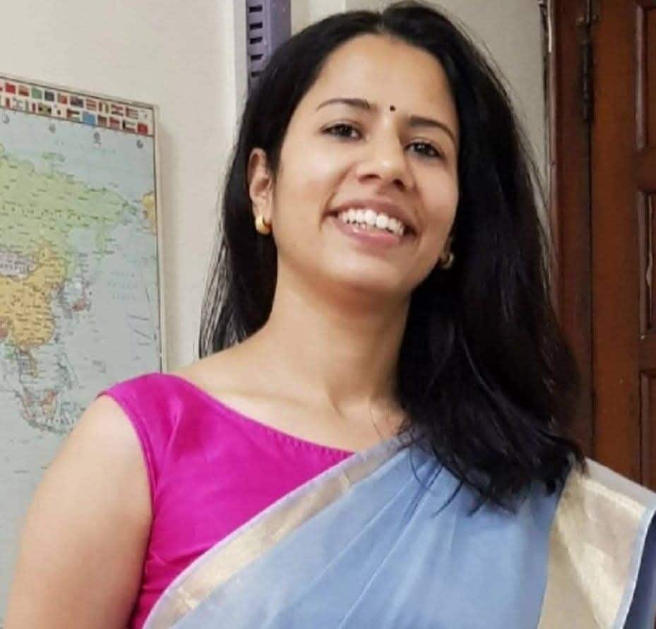 Nidhi Tiwari is from Lucknow, where she completed her early education. She obtained a BSc in Biochemistry from Lucknow University in 2004, where she secured a gold medal. She later moved to Banaras Hindu University (BHU) for higher studies. In 2005, she enrolled in an MSc programme in Biochemistry and completed her postgraduate degree in 2007, again earning a gold medal.
