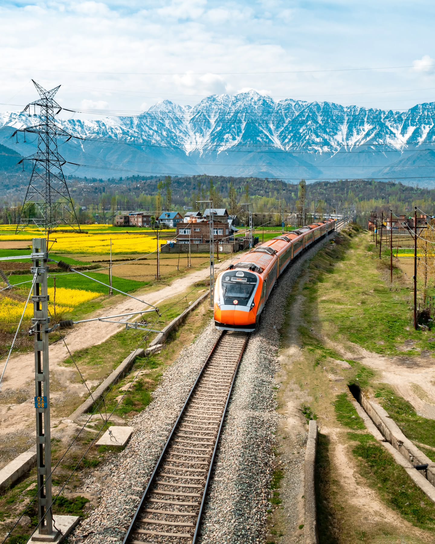 Katra-Srinagar: Mountains and the Kashmir ValleyThe Vande Bharat connecting Katra and Srinagar offers one of the most dramatic landscapes on the network. As the train travels through the Kashmir Valley, passengers can see snow-covered peaks, green valleys, rivers and mountain slopes. The journey is particularly appealing during seasons when the surrounding landscape changes colour, offering a very different experience from a typical train ride.