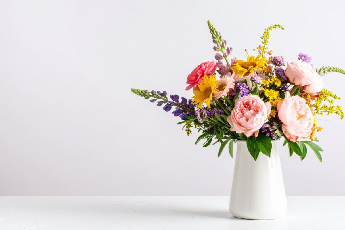Want Your Flowers To Last Longer? Here’s How To Keep Them Fresh In A Vase
