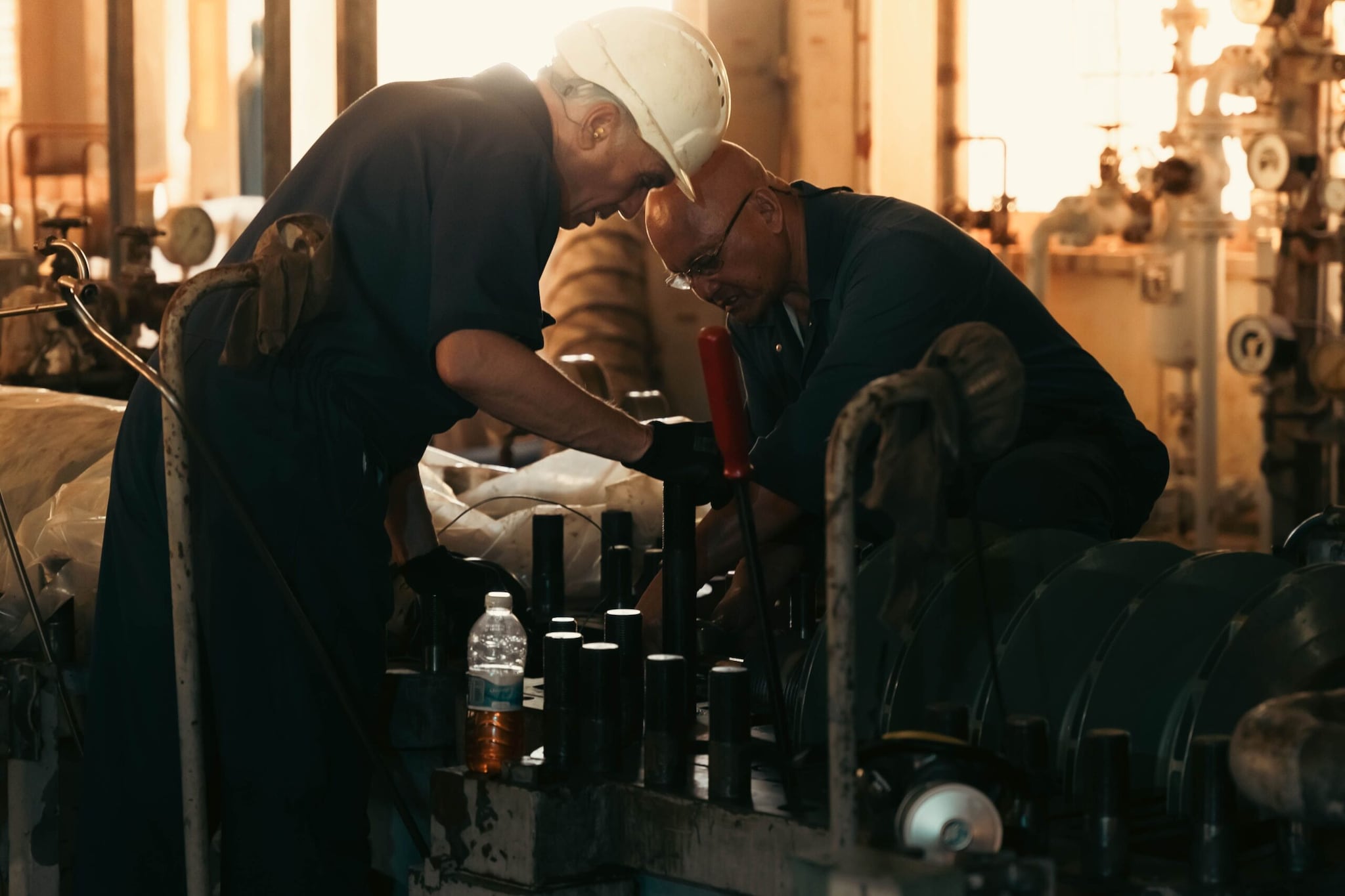 Oil and Gas Operators: Operators managing drilling rigs and extraction machinery work in extreme, hazardous conditions. AI can monitor sensors, but inspecting heavy equipment, handling volatile substances, and executing physical emergency shut-offs require hands-on human technical skill. (Image: Pexels)