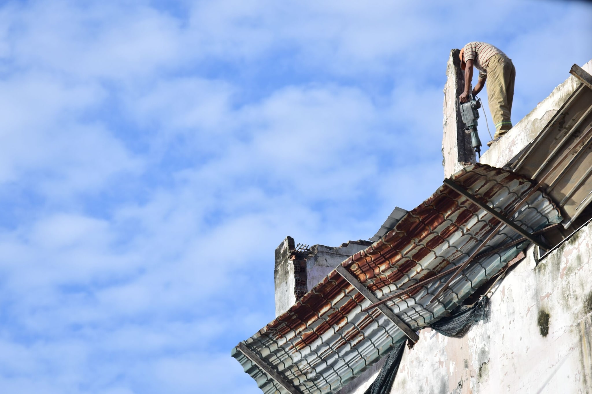 Roof Bolters: Roof bolters operate heavy machinery underground to secure mine ceilings with steel bolts. This high-risk work demands continuous human physical inspection, sound-based structural judgment of shifting rock beds, and immediate physical reactions to prevent catastrophic cave-ins. (Representative  Image: Pexels)