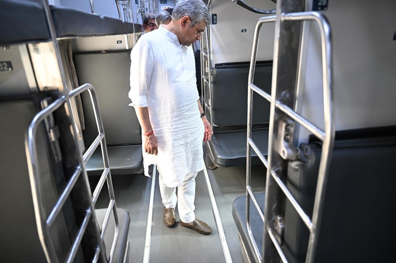 Amrit Bharat 3.0: New AC Coaches To Bring Vande Bharat-Style Features For Passengers
