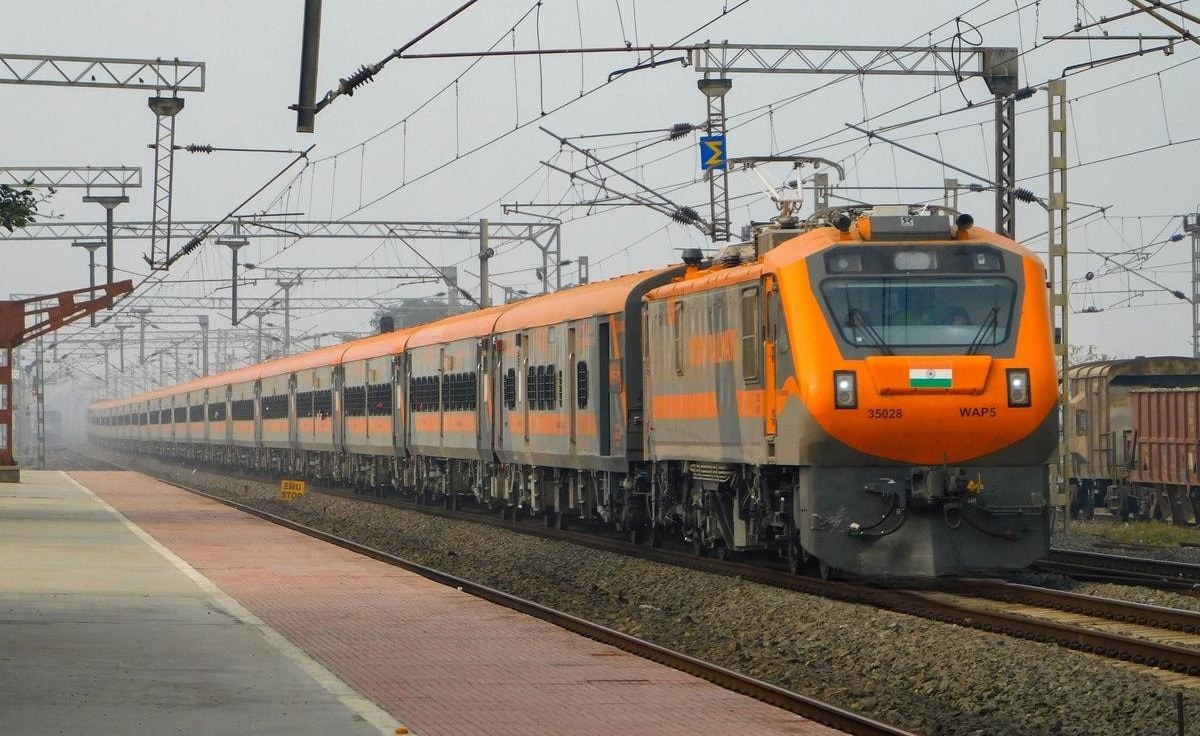 Vande Bharat Vs Amrit Bharat: Know The Difference Between Speed, Fare And Facilities