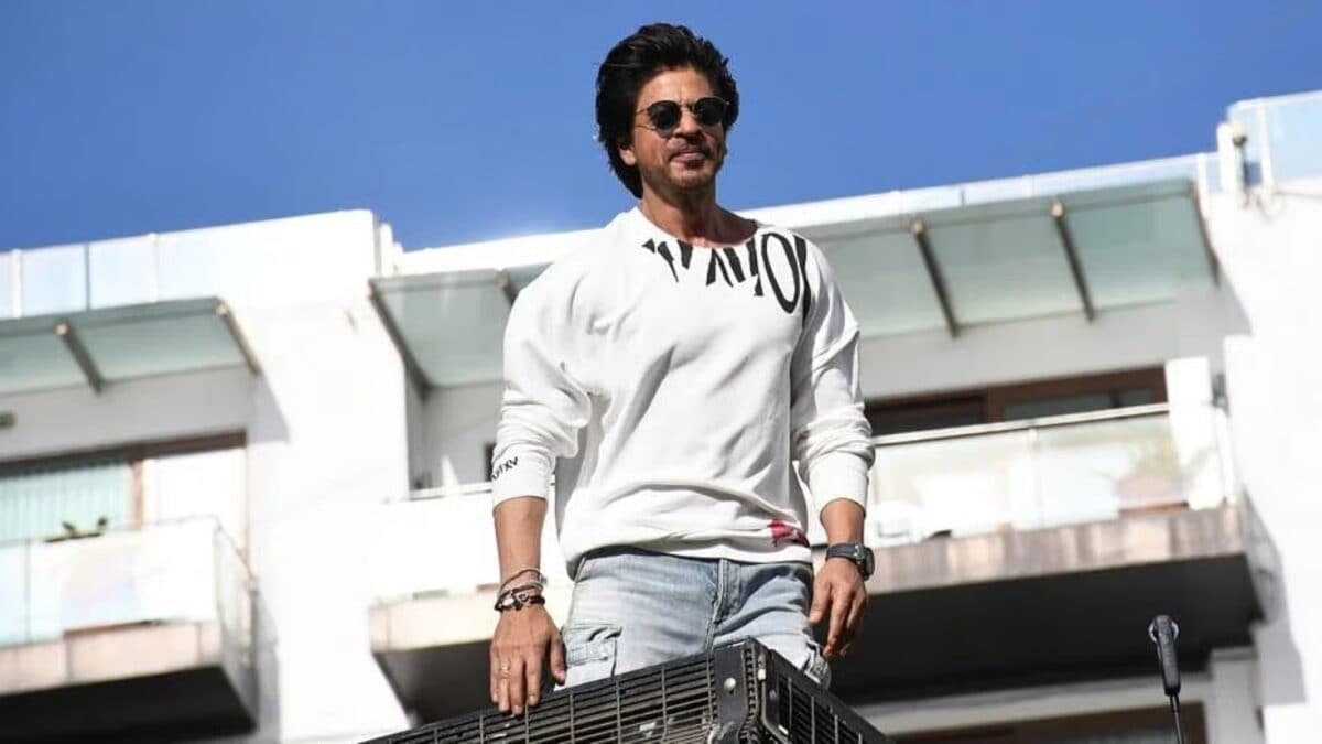 2 Snakes Spotted At Shah Rukh Khan's Mannat, One Rescued, Other Escapes | Report