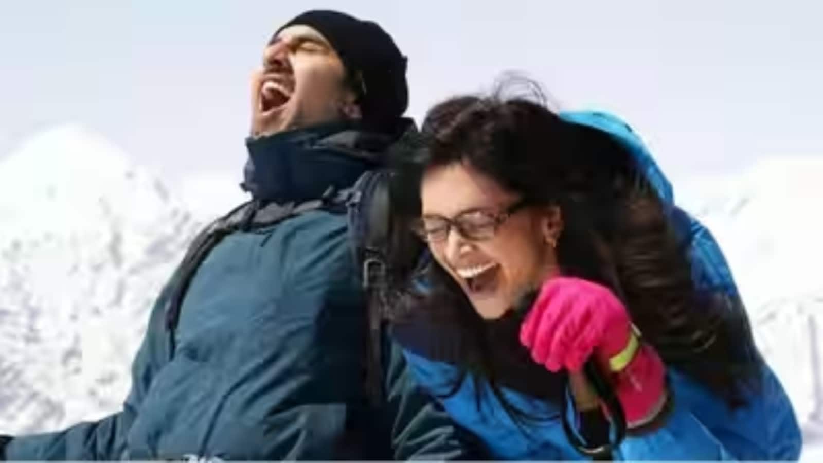 Oscars Academy Shares THAT Deepika-Ranbir YJHD Scene, Internet Says ‘Even They’re Naina Paglu’