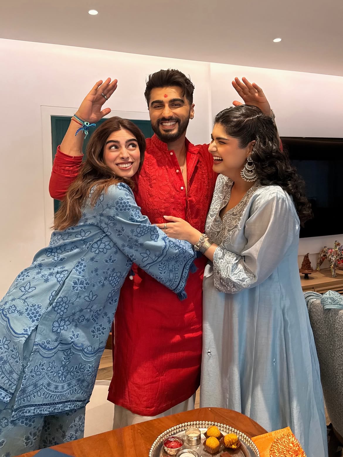 Arjun Kapoor, Anshula Kapoor and Khusi Kapoor: The Kapoor family gathered to celebrate Raksha Bandhan, with one of the sweetest moments featuring Arjun Kapoor posing alongside his sisters, Khushi and Anshula Kapoor. (Image: Instagram)